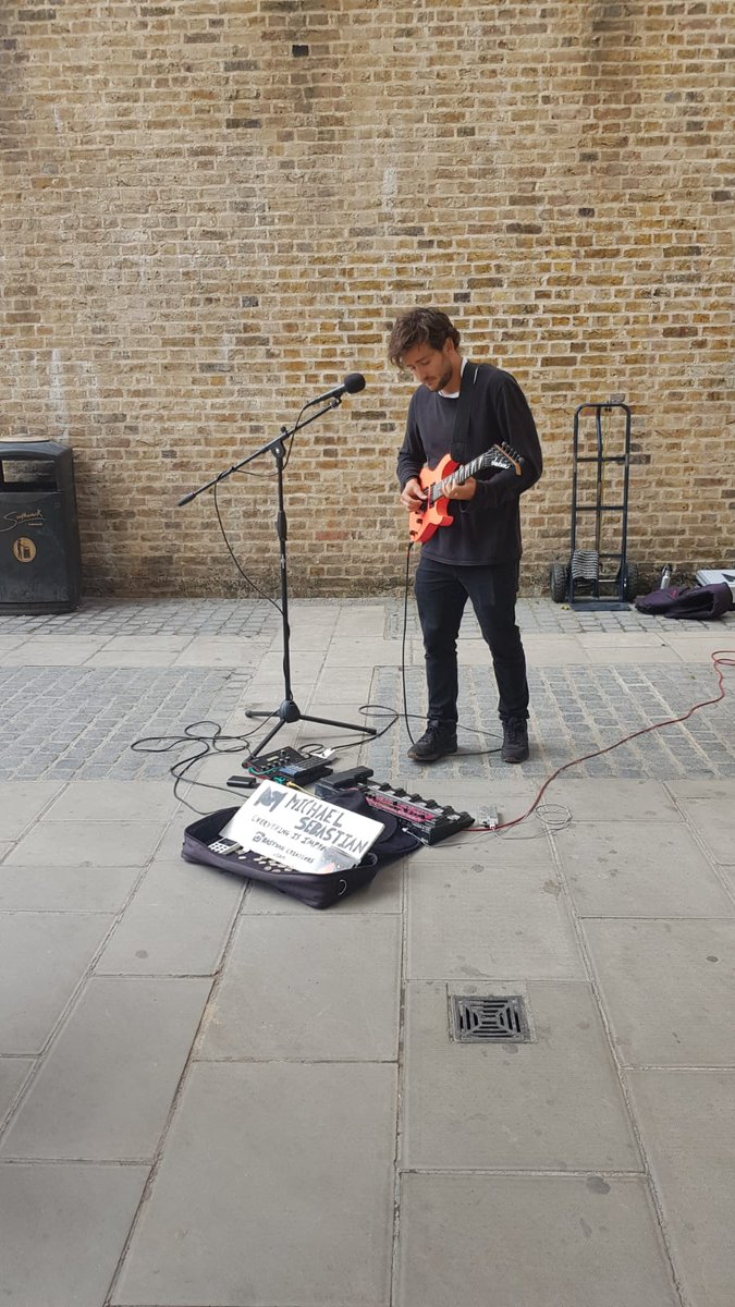 After attending to things, walked along  @Bankside_London. Felt for the buskers and street entertainers for whom there is no footfall and passing people to enjoy their craft. Sad that London could be like that for sometime. ( @MSebastianSound was impressive) (6/n)