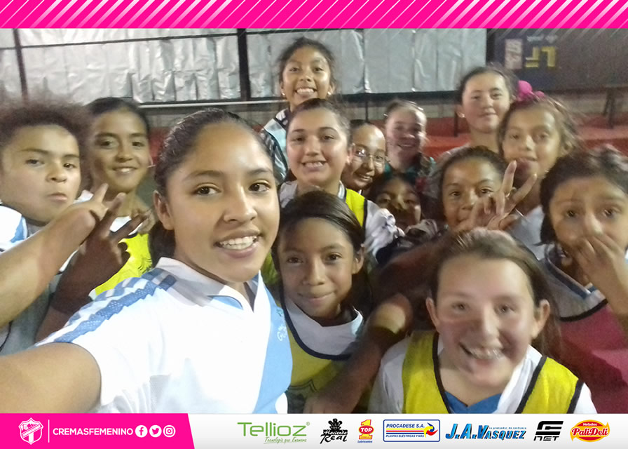 CremasFemenino's tweet photo. ยกFeliz fin de semana #Cremas! ๐ป๐ง๐๐
๐ธ #FotoDelRecuerdo #Feb2017 https://t.co/RSrEZ7W50u