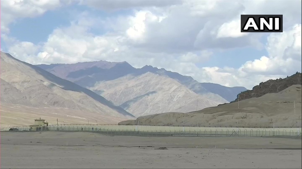 ANI's tweet photo. Indian Air Force (IAF) Su-30MKI and MiG-29 fighter aircraft carrying out air operations at a forward airbase near India-China border. https://t.co/dgknHJDw3s