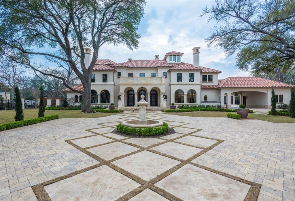 HomesusaR's tweet photo. Weekends are a great time to browse the latest listings! 🔥 HomesUSA Realty has over 1,400 active listings across DFW, Houston and surrounding regions. Follow us on Facebook to receive access to updated pictures, listing details and more! (https://t.co/dlWGxKwPX8) https://t.co/mHDxkvlQrK