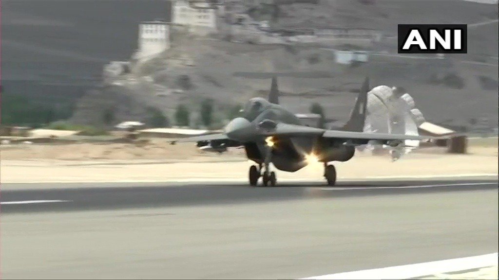 ANI's tweet photo. Indian Air Force (IAF) Su-30MKI and MiG-29 fighter aircraft carrying out air operations at a forward airbase near India-China border. https://t.co/dgknHJDw3s