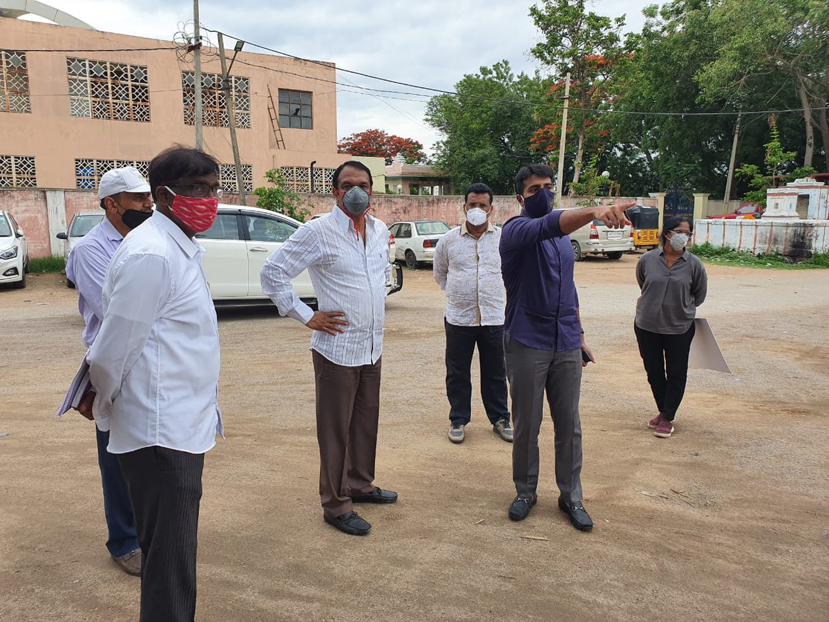 MD_MRDCL's tweet photo. Today site inspection by Honorable chairman MRDCL Sudheer Reddy MLA, MD Vishwajeet IPS and CE Mohan  Naik at Babughat for beautification.@arvindkumar_ias ,@D_SudheerReddy ,@KTRTRS ,@Director_EVDM ,@JMOHANNAIK2 . https://t.co/EESs9nhlFf