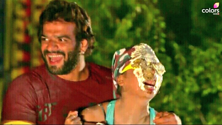 NKP18885560's tweet photo. Cuties ❤😘 #KaranPatel #KKK10
#KhatronKeKhiladi10 #teju #KPinFearFactor @ColorsTV https://t.co/o1t6s1zhzP