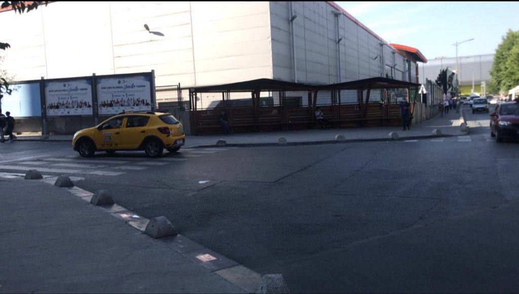 BeylikduzuNo's tweet photo. Beylikdüzü’nde oturan bir insanın ömrünün yarısı burda geçer... https://t.co/AJLVCXnHwz
