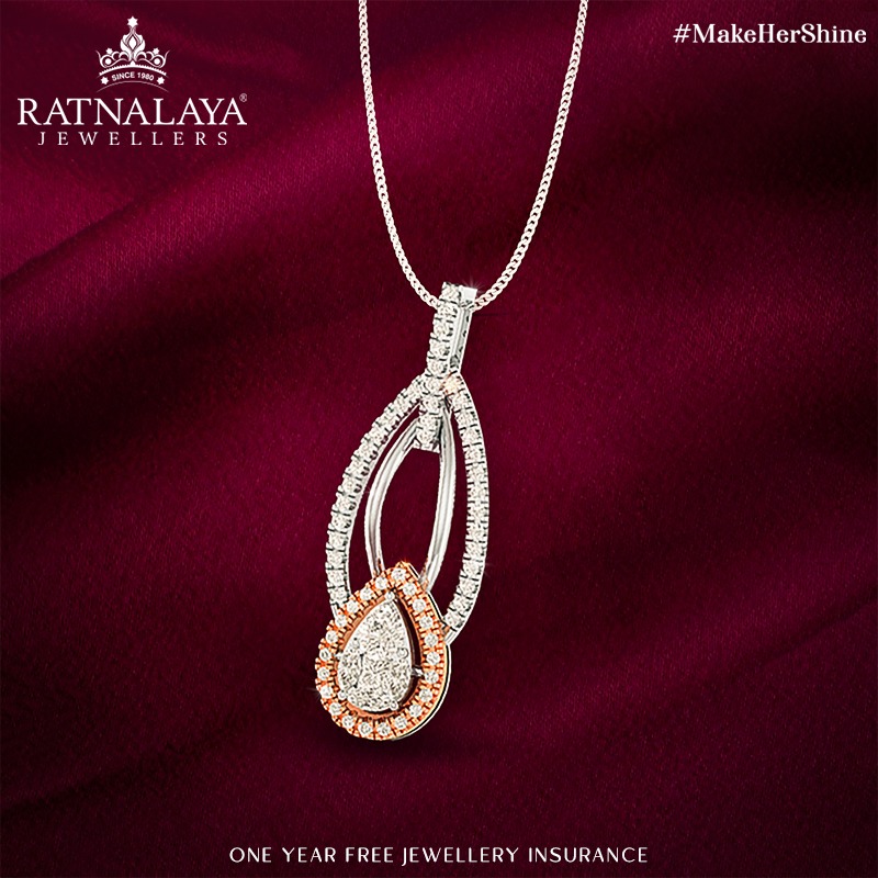 ratnalayajewels's tweet photo. Let the glamour of intricately designed diamond jewellery Ratnalaya Jewellers 
  #MakeHerShine 

#ratnalayajewellers #jewellery #jewellers  #exclusivedesigns #jewellerytrends #diamond #trendy #stylish #jewellersofindia #exclusivecollection #diamondjewellery #patna #bihar #india https://t.co/wXGQpxvkin
