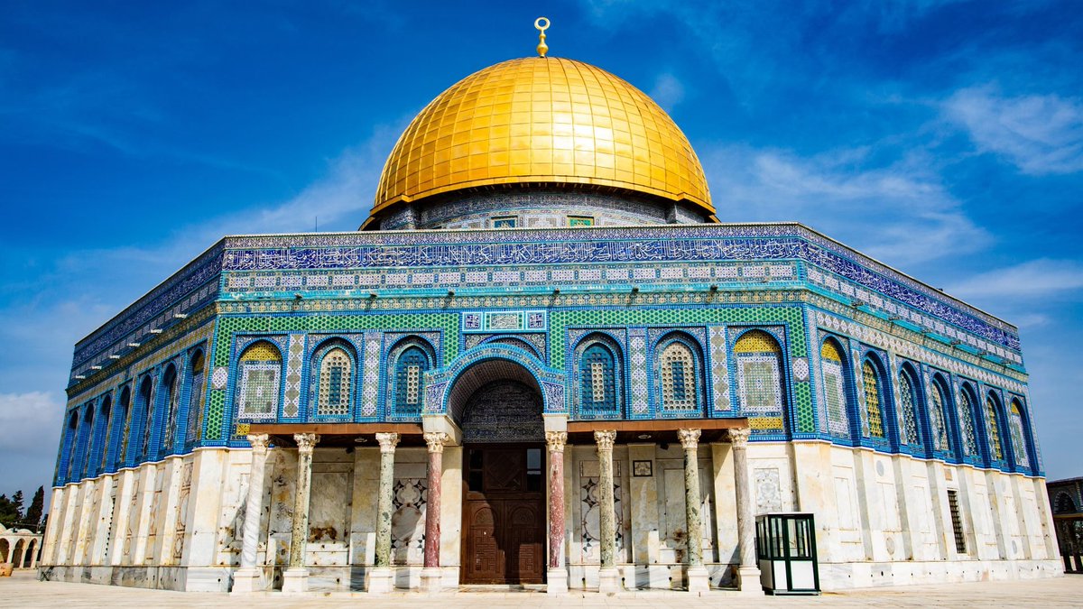 Dome of the rock, Jerusalem. it's one of the oldest extant architecture works n most iconic mosques in Islamic history and it's known for the golden dome. it's located in Jerusalem which is in very hard political situation rn and I'm not sure if ppl have access to pray in it rn.