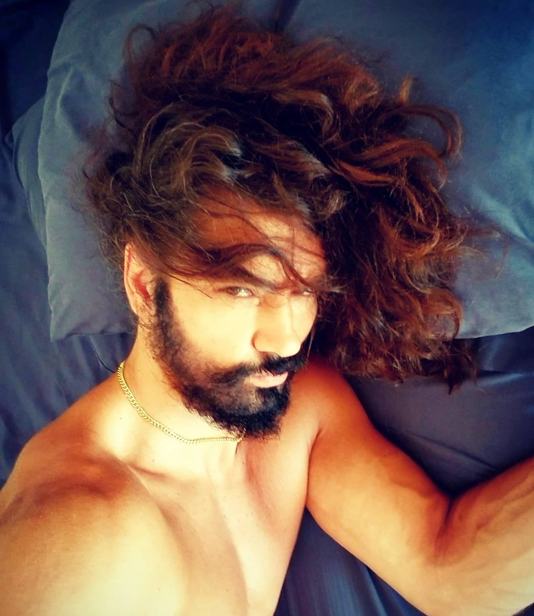 osimic2's tweet photo. Good morning 🌞👋.... #wakingup...... #fashion #fitness #style #longhairstyle #longhair #beard #beardon #athlete #aesthetic #gentleman #longhairmen #modeling #manlonghairstyle #manbun https://t.co/FmDq7fKZr9