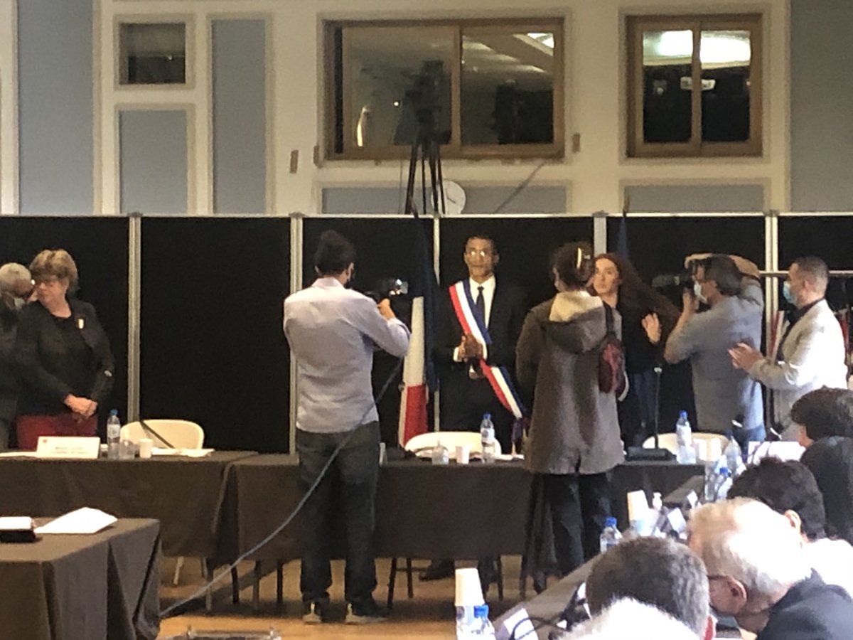 mat_monot's tweet photo. « Je m’appelle @karim_bouamrane et je suis le nouveau maire de #SaintOuen »✊✊#Fierté #SSD93 kern https://t.co/YfLmIMJS7A