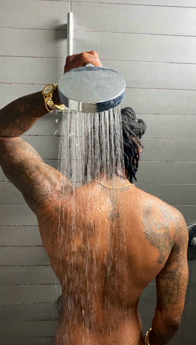 Detatchable shower heads >>> 🥵 https://t.co/A0aDxEG9Bn