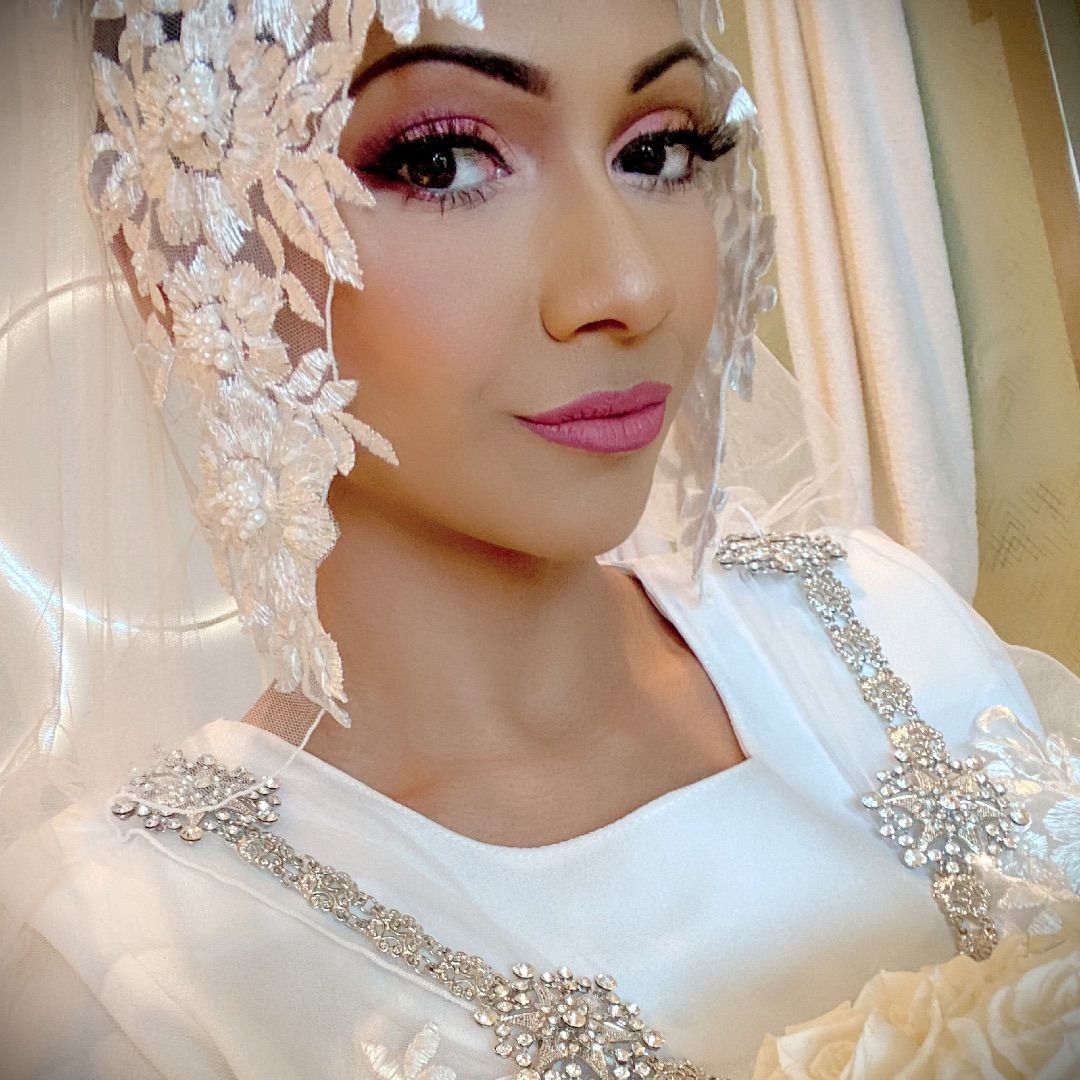 sheila_khan's tweet photo. My wedding day pic 🎀 #lipstick #eyeshadowpalette #makeuplook https://t.co/FktFYLv1Fy https://t.co/uK6t2FAmB4