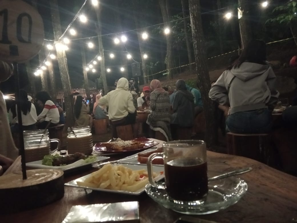 Sebab yg manis belum tentu bisa dinikmati sepenuh hatii...#malamminggu #kedaihutancempaka