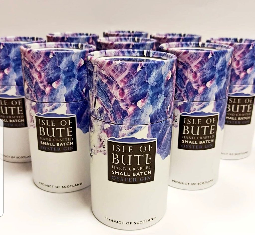 BumerangKutu's tweet photo. Isle of Bute Gin packaging,
Tube boxes for #handcrafted #Gin
.
Like candies... 😀
Şeker gibi silindir kutular...
.
#Scotland
#Packaging #brand #design #Creative https://t.co/ZHvV6sssRD