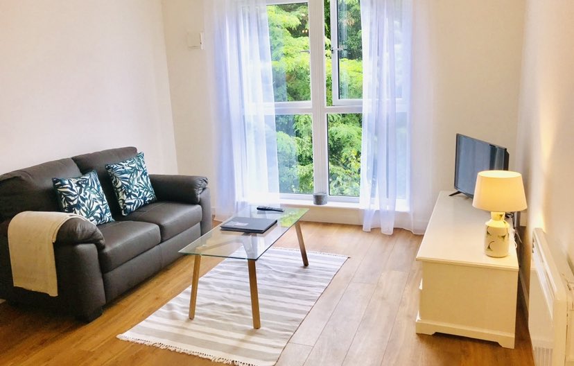DeilamyH's tweet photo. One of our lovely one bedroom apartments in Woking. We look forward to welcoming back previous and new guests! #asap #servicedapartments #betterthanahotel https://t.co/wf9zbcI1P4