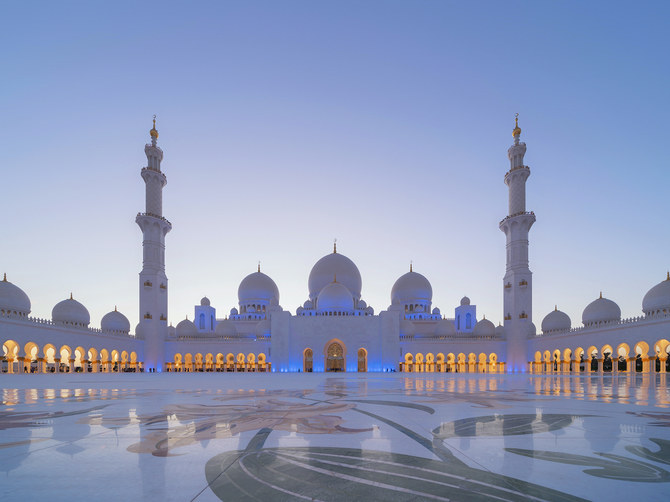 Sheikh Zayed Grand Mosque, Abu Dhabi (UAE). I've been begging to go see it. it's STUNNING! praying here with such large cloud must be amazing.
