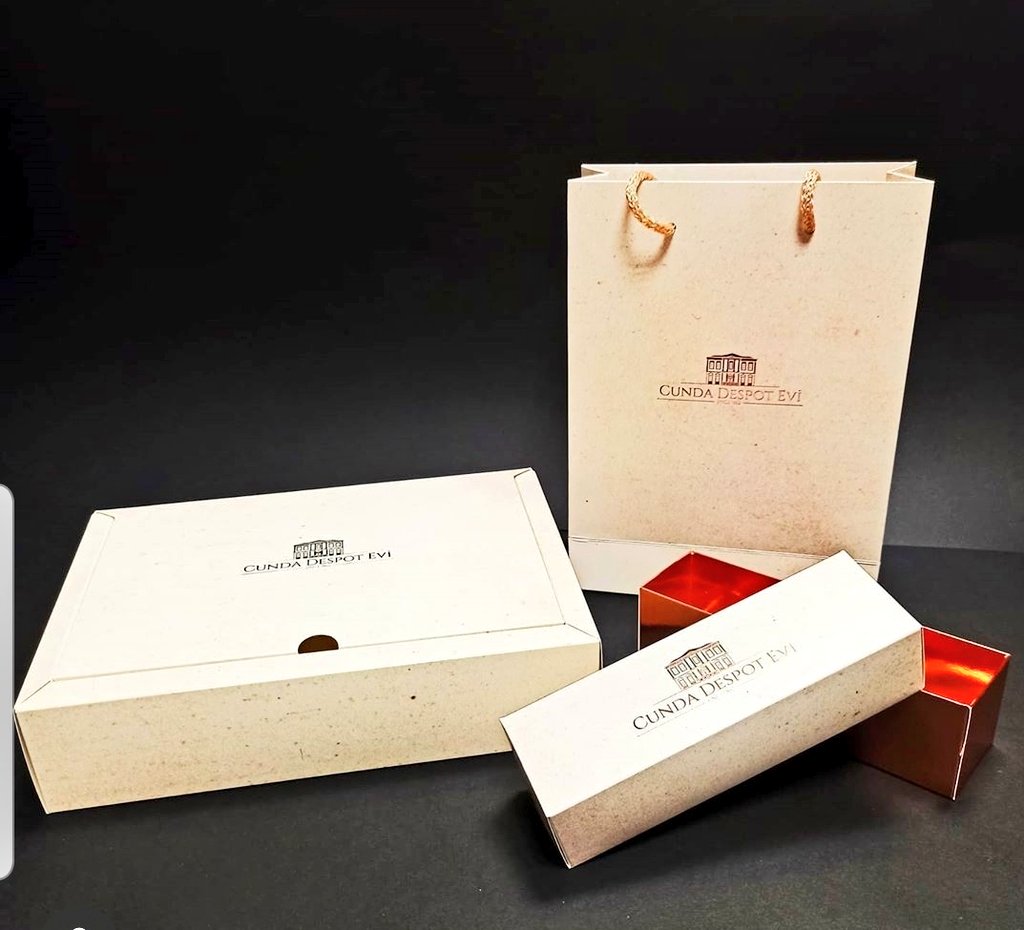 BumerangKutu's tweet photo. Cunda Despot Evi için üretilen karton kutular ve karton taşıma çantası...
.
@CundaDespotEvi'nde iyi tatiller...
.
#Packaging #brand #Creative #ambalaj #tasarım #design #designer https://t.co/1J8uHqHacv