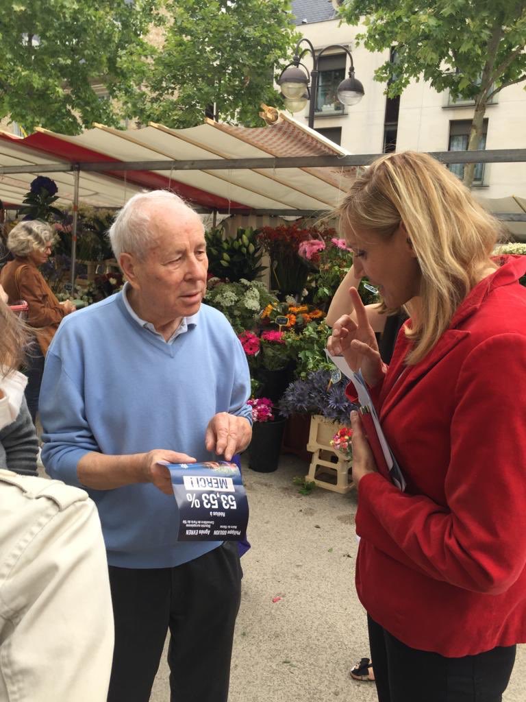 AgnesEvren's tweet photo. Ce matin au marché de Saxe avec @Philippe_Goujon pour dire toute notre reconnaissance aux électeurs du 15e qui ont fait le choix de la Droite et du Centre  ! Vous pouvez comptez sur nous 🙏🙏🙏 https://t.co/kEzOMRXlay
