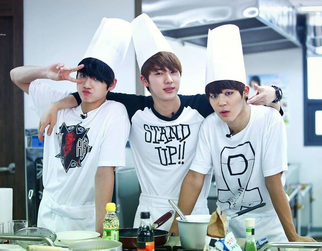 YuiNoona's tweet photo. 💜💜💜💜 
BTS 😍
@BTS_twt @bts_bighit @comma_bts @VScenery_Indo #JUNGKOOK#JIMIN #SUGA #NAMJOON #TAEHYUNG#JIN#JHOPE https://t.co/SnYA9J1uHo