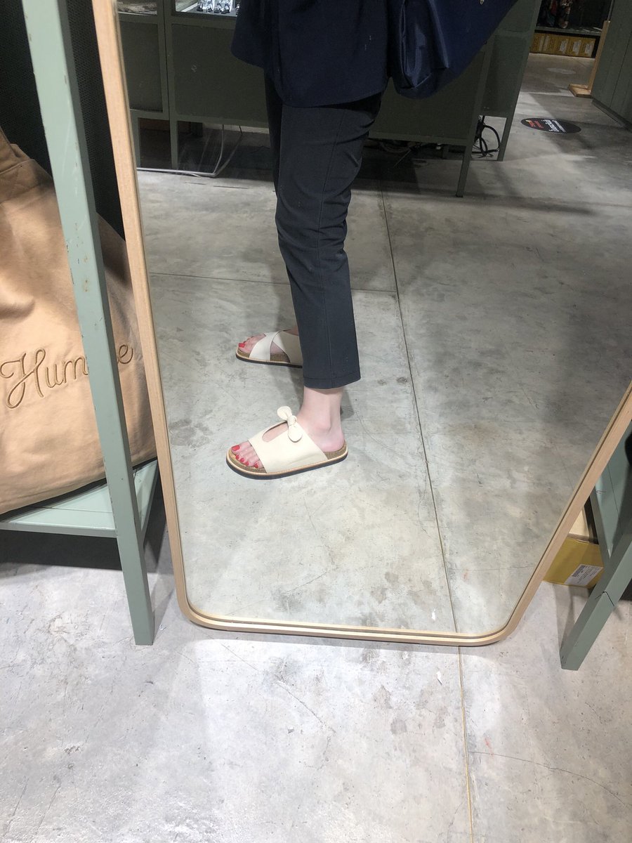 Friendtryonshoe's tweet photo. อะอีเพื่อน ได้รองเท้าซักทีนะ
คู่ขาวคือปังมาก ขลั่บสีผิวที่สุด
บอกลาเงินเดือนไปอีก 990 บาท

ไปตำค่ะ ใครอยากตำทักมา
55555555555555555555555

#พาเพื่อนไปลองรองเท้า https://t.co/YPiDzl5Clf