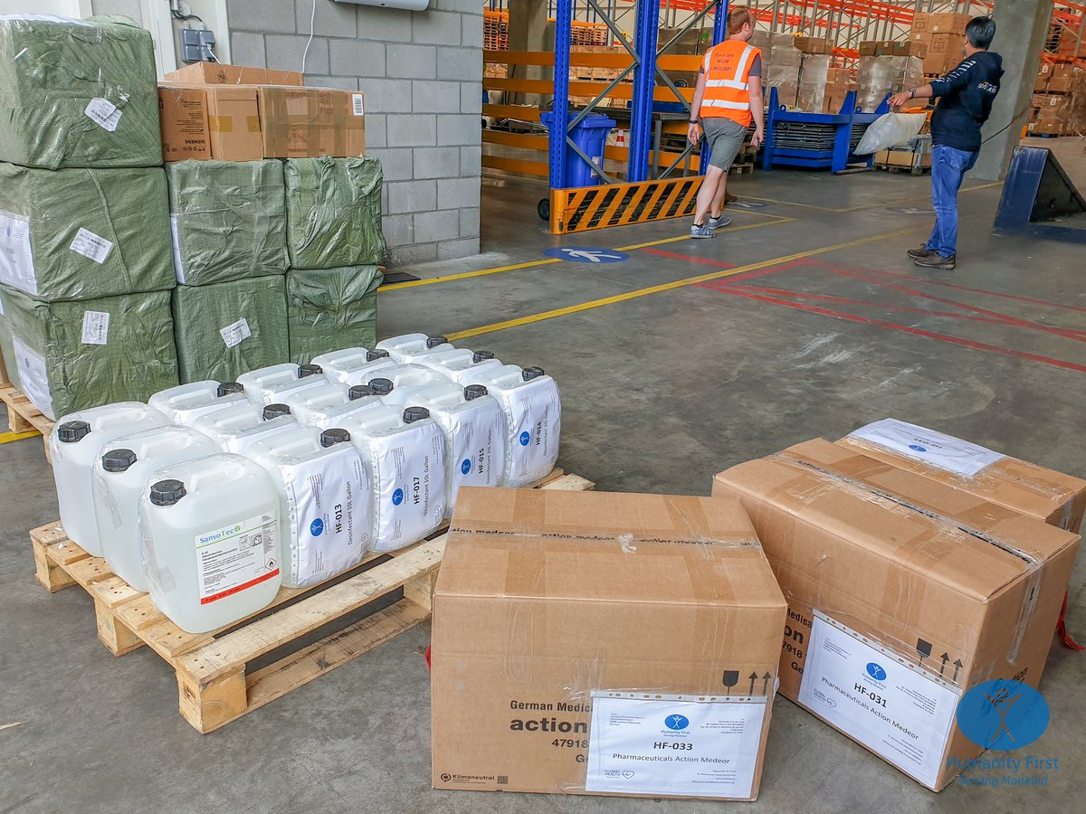HumanityFirstDE's tweet photo. Humanity First Deutschland liefert Hilfsgüter im Wert von 60.000 € nach N'Djamena, #Tshad. Dank Unterstützung von @WFPSupplyChain @EU_ECHO & @AuswaertigesAmt und der Equipment-Spende von @SiemensHealth konnte die Fracht von unseren Mitarbeitern in Tschad empfangen werden. 🤝✈️🌍 https://t.co/aS1sIEPHaZ