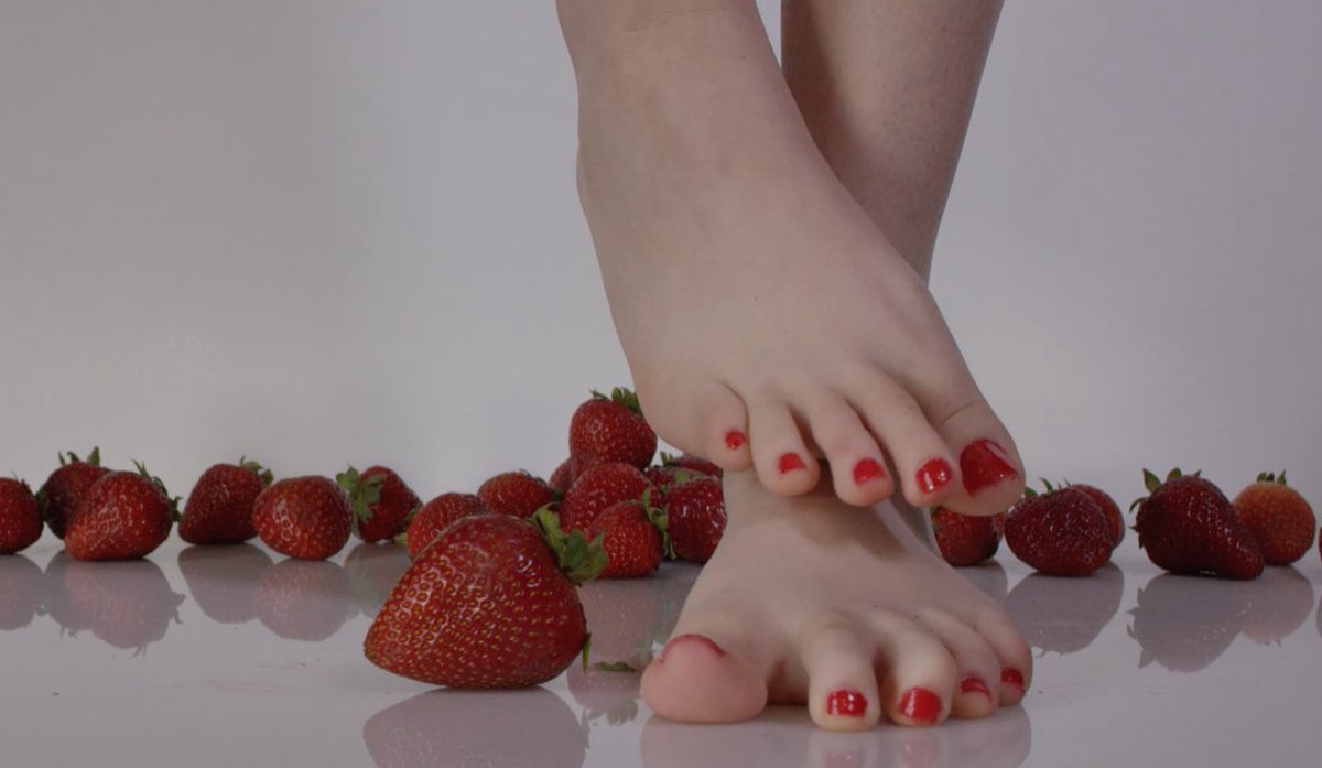 soleseeker10's tweet photo. Hey friends I’m new around here, let’s enjoy some sexy feet. #sexyfeet #footfettish #crushfood #nogt https://t.co/NdStZ0fbxu
