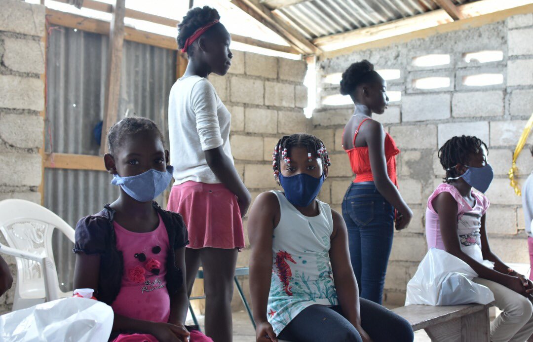 Neges_Mawon's tweet photo. Jounen aktivite nan kan Corail 25 jen pou ede konbat kowonaviris pou jèn fanm ak tifi nan kominote a.
- Sansibilizasyon
- Distribisyon kit ki genyen mask, savon ak klowòks
- Ankèt
#InisyativVijilansAkSolidariteSitwayen #NègèsMawon #KonbatKowona #FanmAkTifi
@ISitwayen https://t.co/4LkzbhychC