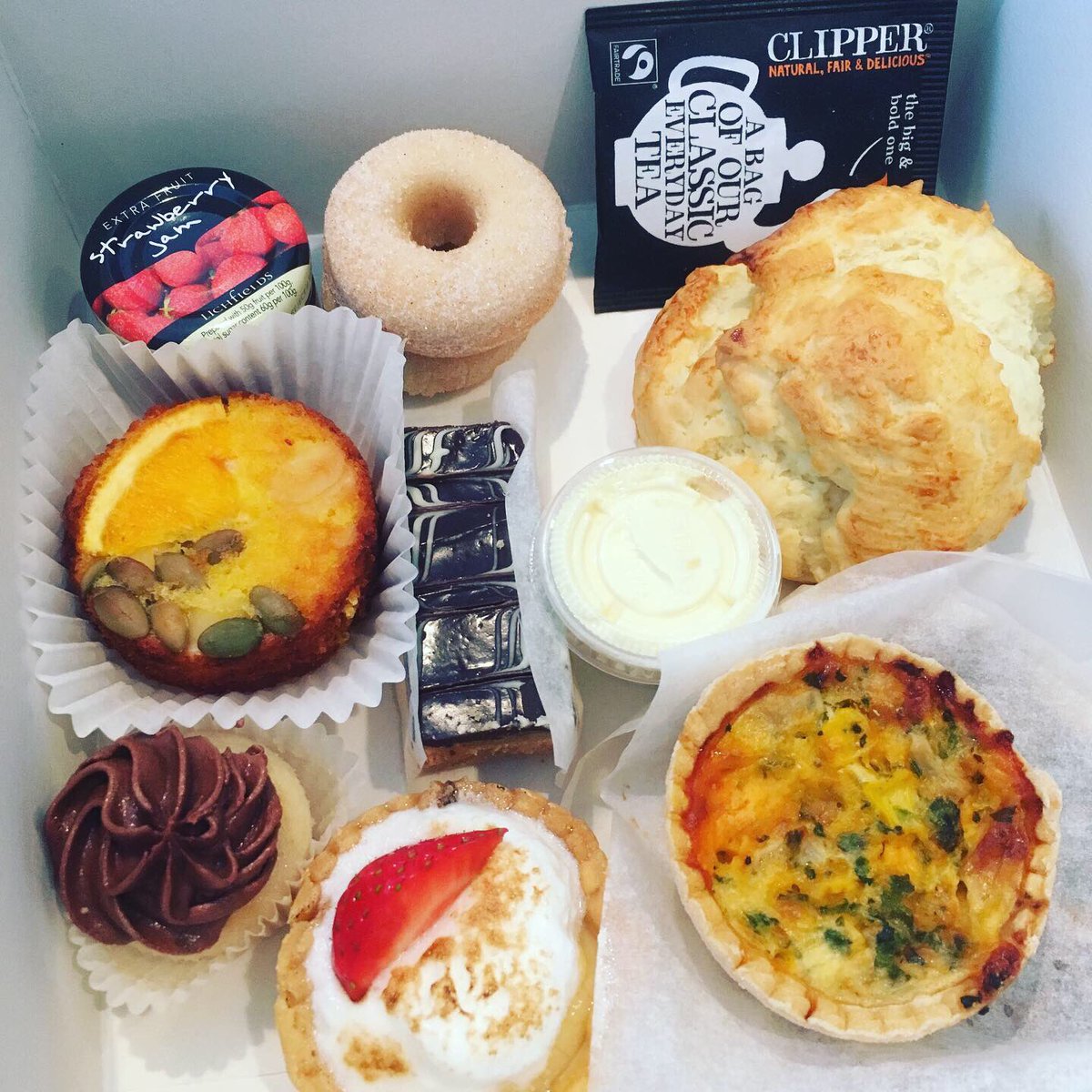 FidgetBob's tweet photo. We need another week off to sample all the great #ReadingIndies So happy to feast on this lot today! Thank you @geocafeUK #RGBread @nibsysgf @Cocolico_ @CavJamLady @ReadingFarmMkt @StWolseley @QGardensFarmSho . Deliciousness for a day or 2!
#SupportLocal #RdgUK https://t.co/BmBvW7YM3C