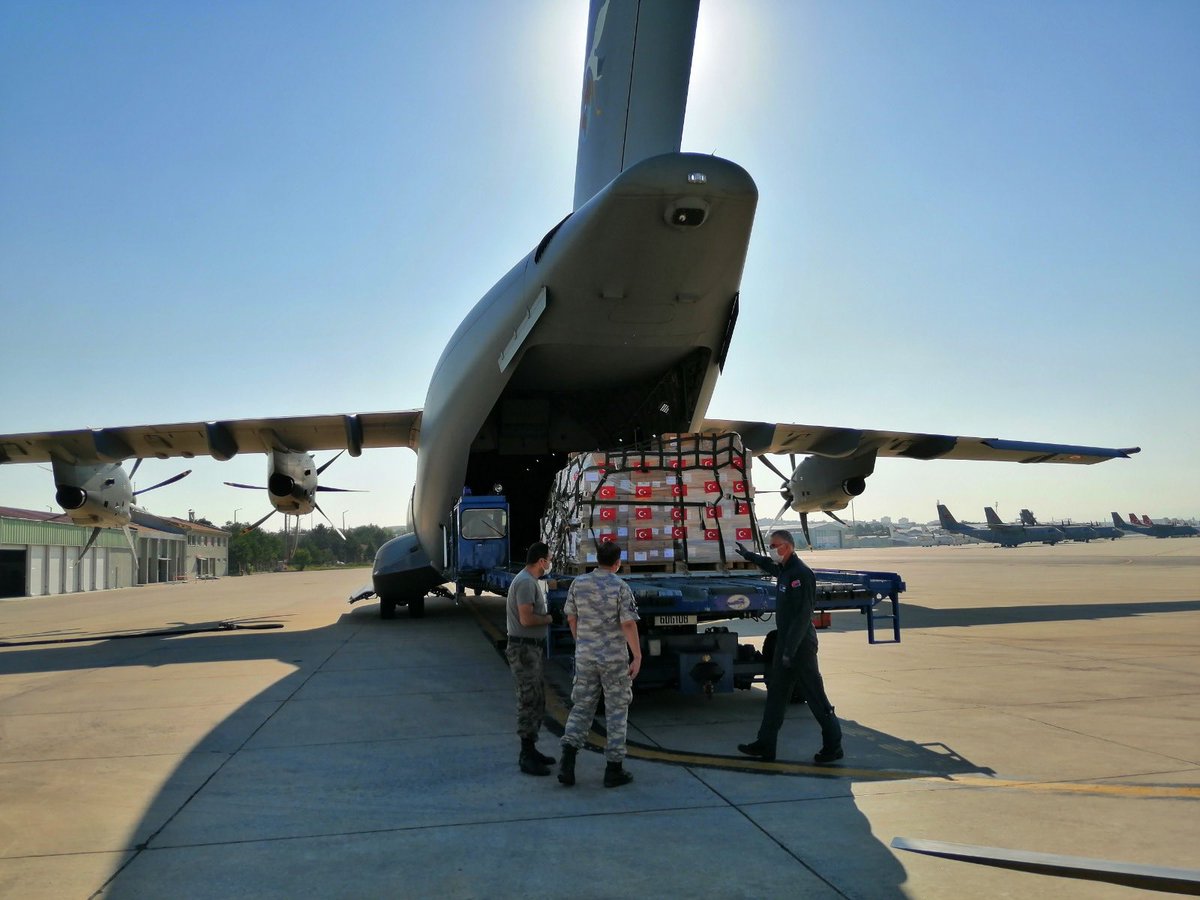 Sobrienegritepe's tweet photo. Turkey 🇹🇷 has sent medical supplies to Serbia 🇷🇸 for the second time, Turkey to date has assisted over 138 countries in their fight against #COVIDー19 , Turkey 🇹🇷 is the third biggest contributor in humanitarian aide in the world. 👏👏 https://t.co/dr0uFEhU6h