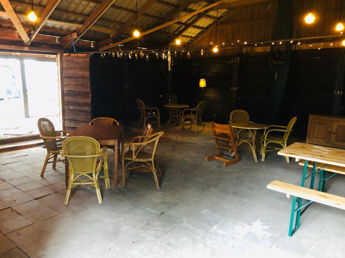 campingmeuleman's tweet photo. Onze kapschuur is geopend! U kunt hier heerlijk droog zitten, spelletjes spelen, een boek lezen uit de minibieb en socialisen met andere gasten! 🥳🤩 https://t.co/3dx5tUXv7C