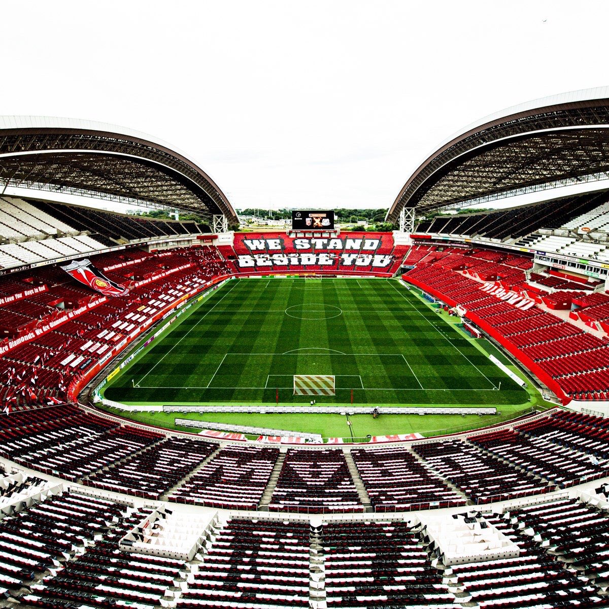 JAM_HiTOKAGE's tweet photo. クラブの経費を考えたら無観客試合は駒場でやった方がいいに決まってるのに、、、6万規模の埼スタでここまでする浦和。一生推せる。
#urawareds
#ONEHEARTMATCH https://t.co/gzXNv2aOF8