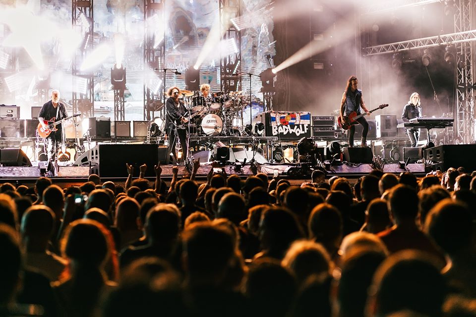 CureenArgentina's tweet photo. #thecure #thecureenargentina #robertsmith #simongallup
#QuedateEnCasa
The Cure en #exit2019 esta noche!
15.20 Hs Argentina lo podes ver por estos links:
https://t.co/JBRjtg6SH8 (suponemos quizas con IP de Serbia)
https://t.co/WyBQxRRVhh (Disponible para todo el mundo (SUPONEMOS) https://t.co/3A5q90gFGv