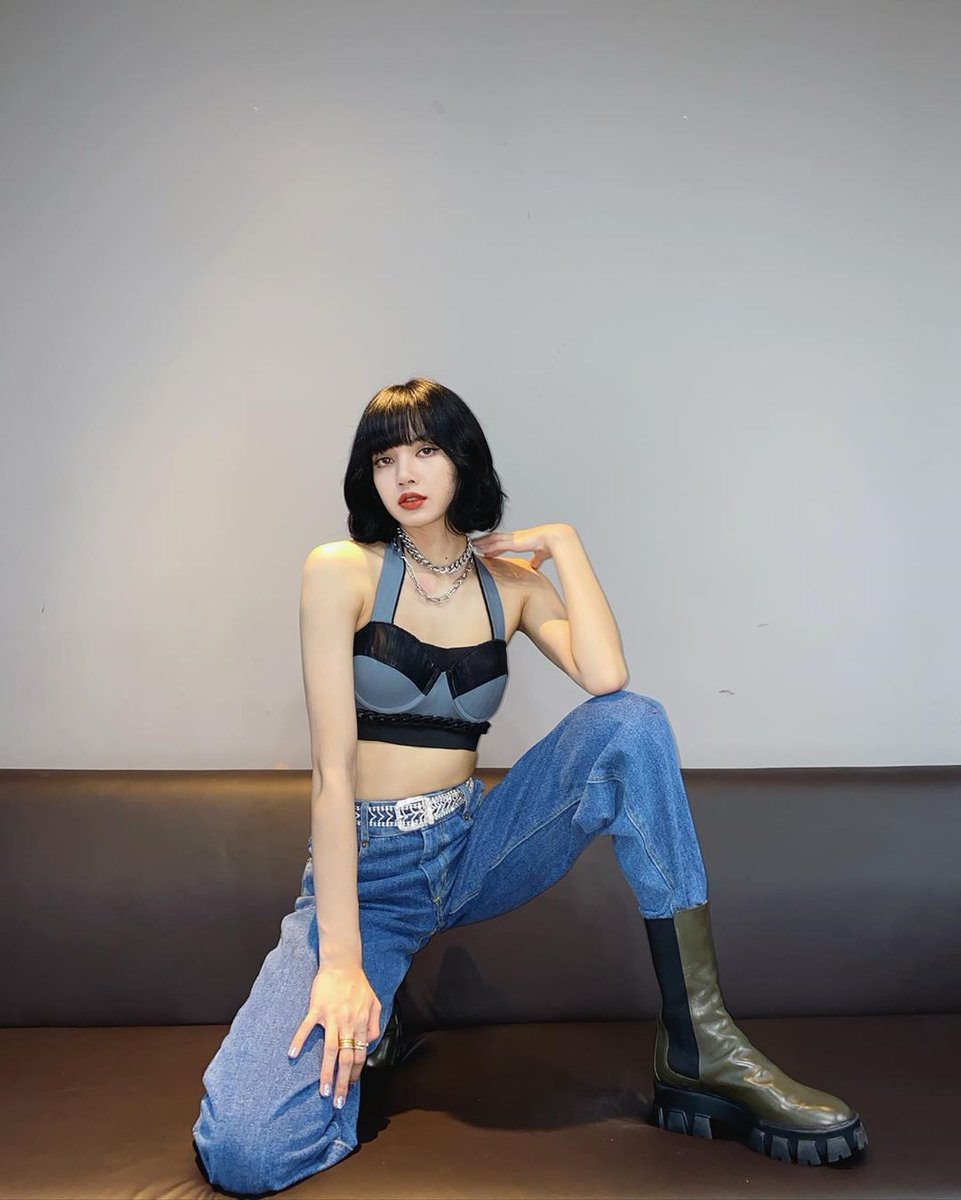 Dian110298's tweet photo. Why you so hot LALISAMANOBAN 🔥 you can kill me 😱😍💓 
#LISA #LALISA #LalisaManoban https://t.co/qdvfuUDcMG
