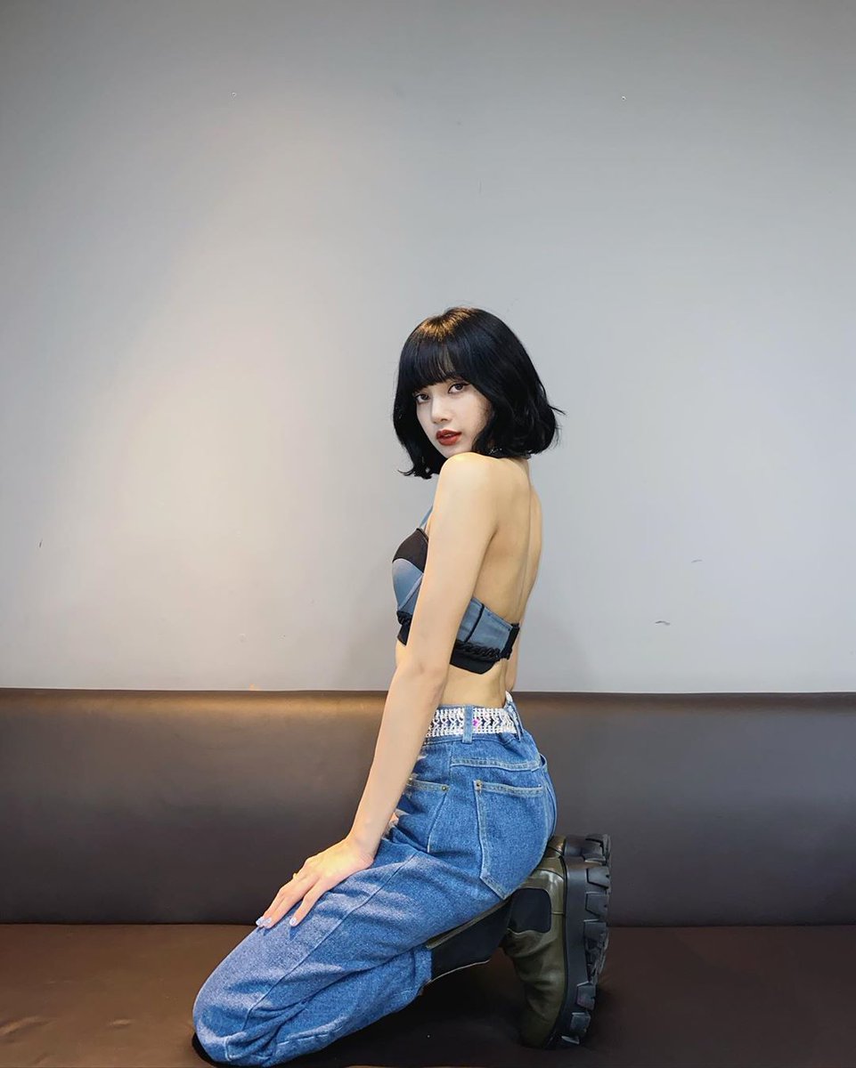 Dian110298's tweet photo. Why you so hot LALISAMANOBAN 🔥 you can kill me 😱😍💓 
#LISA #LALISA #LalisaManoban https://t.co/qdvfuUDcMG