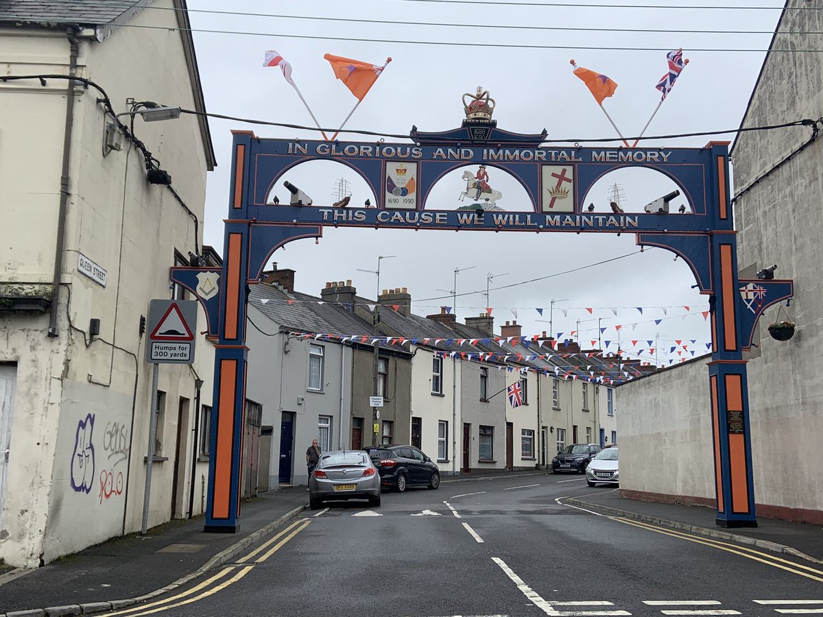 Portadownlol1's tweet photo. We would like to commend the Arch committees that in the short space of time have been able to put up their Arch to add more colour and pageantry to the town. A lot of hard work and dedication from volunteers goes in to the maintenance and putting up and taking down the Arches https://t.co/9AvOm2MPeC