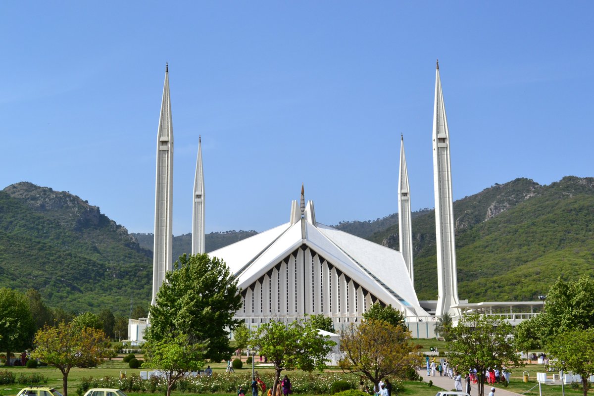 Shah Faisal Mosque, Islamabad (Pakistan)love looove the futuristic mosque design while still staying true to the core element