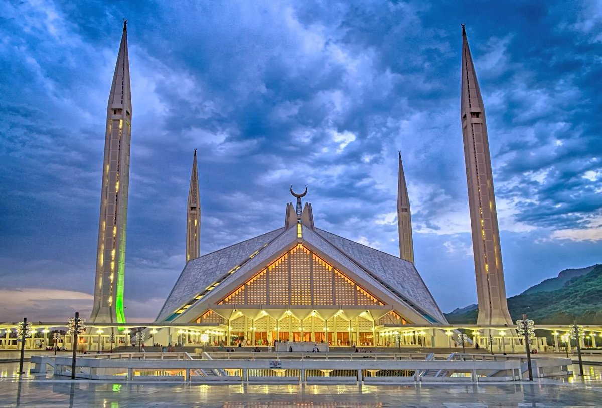 Shah Faisal Mosque, Islamabad (Pakistan)love looove the futuristic mosque design while still staying true to the core element