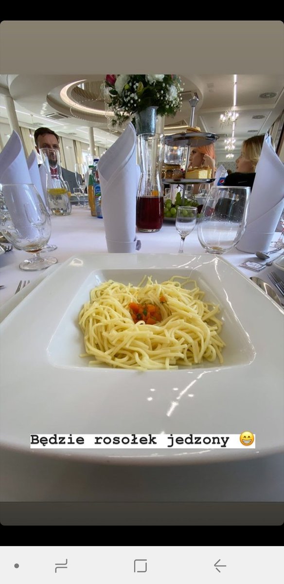 Wujek Łuki na weselu po roku w Rosji widząc, że za chwile podadzą rosół