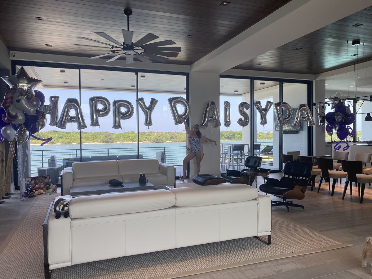 Daisy_Healey's tweet photo. Happy daisy day to meee🌼 14 years cancer free🤩💪🏼 https://t.co/HzJIbxlMDC