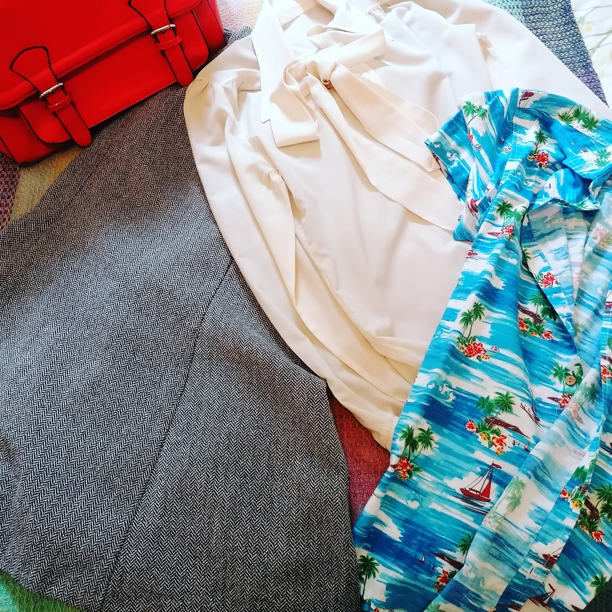 missthrift1's tweet photo. Charity shops are open! #charityshop #sustainablefashion #thriftstorefinds https://t.co/SlD3e2xU04