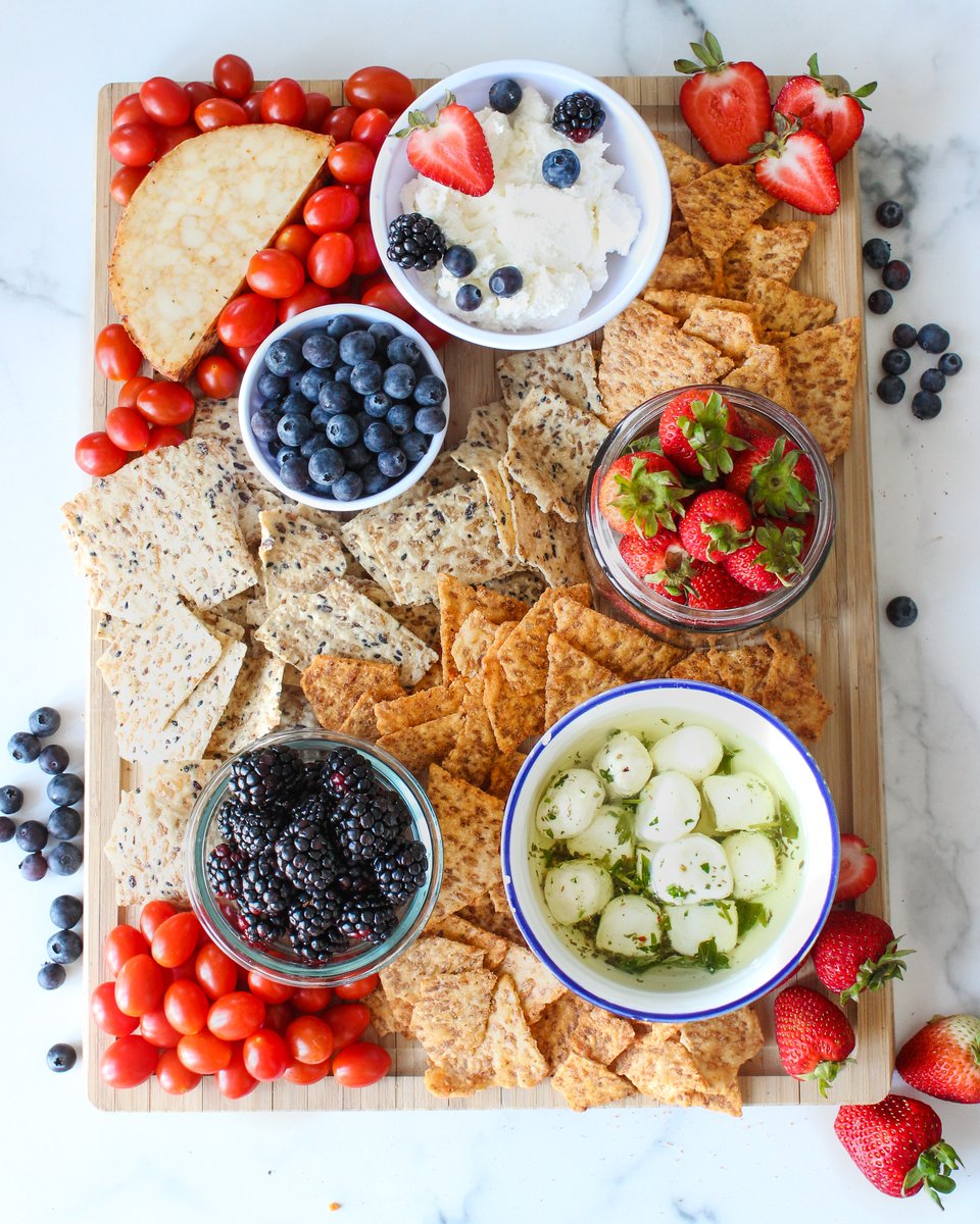 riceworkscrisps's tweet photo. Today we're celebrating freedom, fireworks, and spreads full of healthy snacks 🇺🇸

#Happy4thofJuly https://t.co/k2ghTitB53