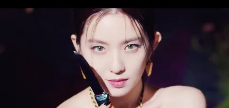 เป็นมอนสเตอร์ที่สวาทมาก หน้าน้องกิแบบใสซื่อ หน้าพี่เบโคตรหลอน ฉันร้องกรี๊ดเลย
#RedVelvet_IRENE_SEULGI   
#IRENE   #SEULGI   
<a href="/RVsmtown/">Red Velvet</a>