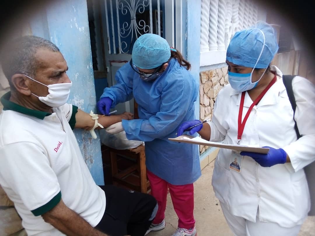 Omar_PrietoPSUV's tweet photo. Con nuestros guerreros de @BansurOficial casa a casa, aplicando pruebas rápidas a nuestros 70 mil abuelos y niños (hipertensos y/o diabéticos) en Pq. Marcial Hernández y Pq. San Fco. Es la OFENSIVA para detectar el #COVID19 y proteger al pueblo #ConcienciaCiudadanaPreventiva https://t.co/YPze7C1RbN