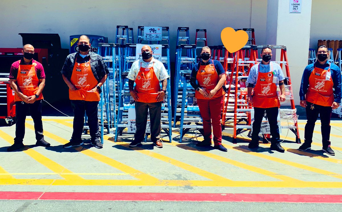 dmatsonHD's tweet photo. Happy 4th of July from the Alhambra leadership team! 💪🏼🎇🎆💣🧨🇺🇸 @jesse_moran10 @lupeadiaz @juanitaajackson @FrAnK6610SASM https://t.co/FkVF6xsxjw