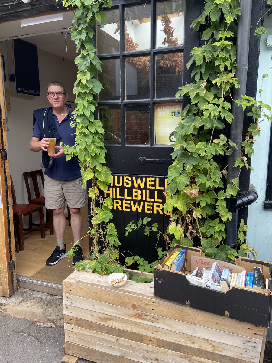 Drinks ⁦<a href="/MusHillBrewers/">MuswellHillbillyBrew</a>⁩ &amp; supper <a href="/toffs/">krystina adams</a> what's not to like?