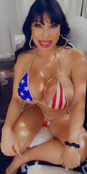 Happy 4th of July, ready to drain those red, white, and blue balls! 
♥️🤍💙 https://t.co/Yx5jazmLSG 🇺🇸

#July4th