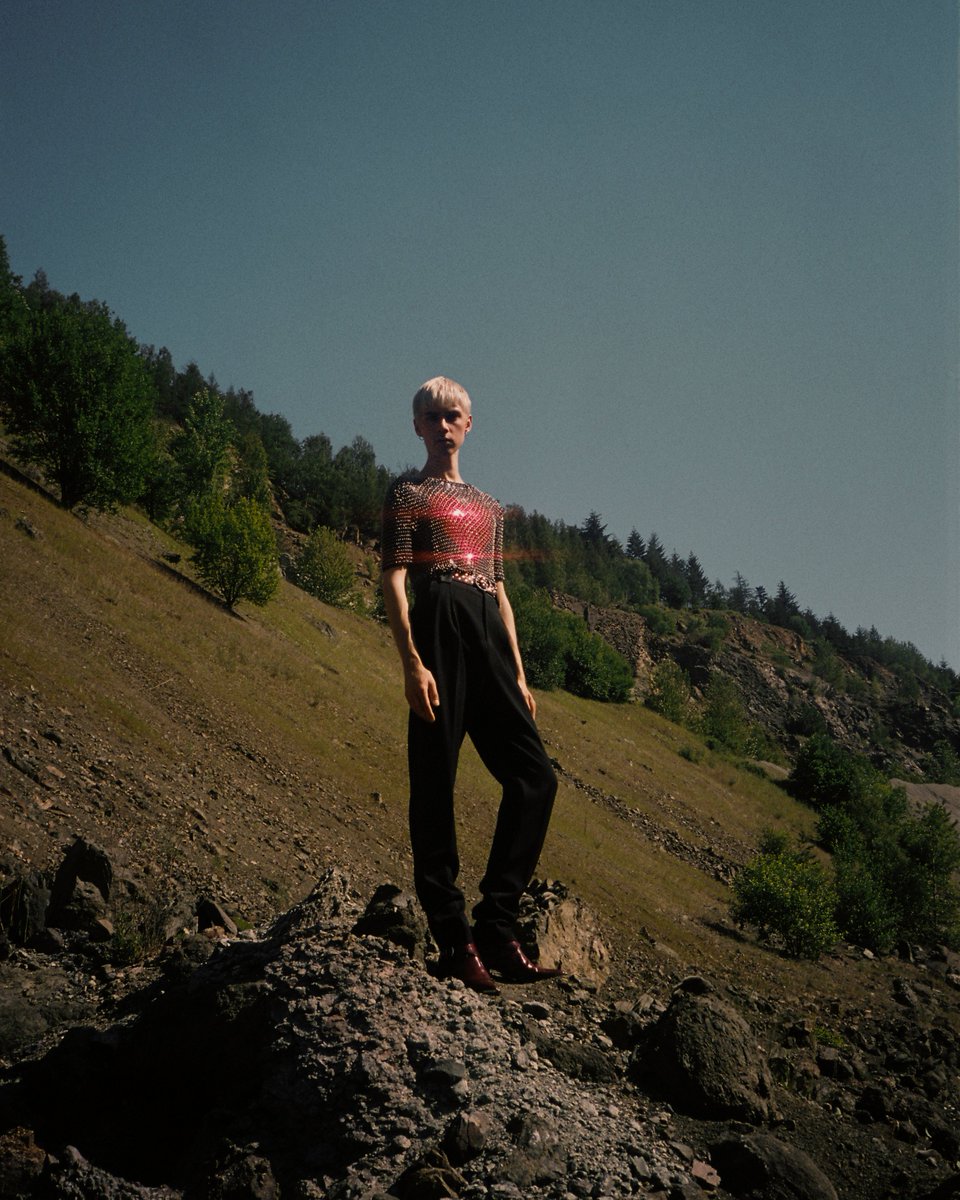 MP10 — Shimmer of Light featuring <a href="/PacoRabanne/">Rabanne</a> 

instagram.com/p/CCO23GCIOKk/

Creative director Julien Dossena introduced menswear for the first time, for the Paco Rabanne SS20 collection.