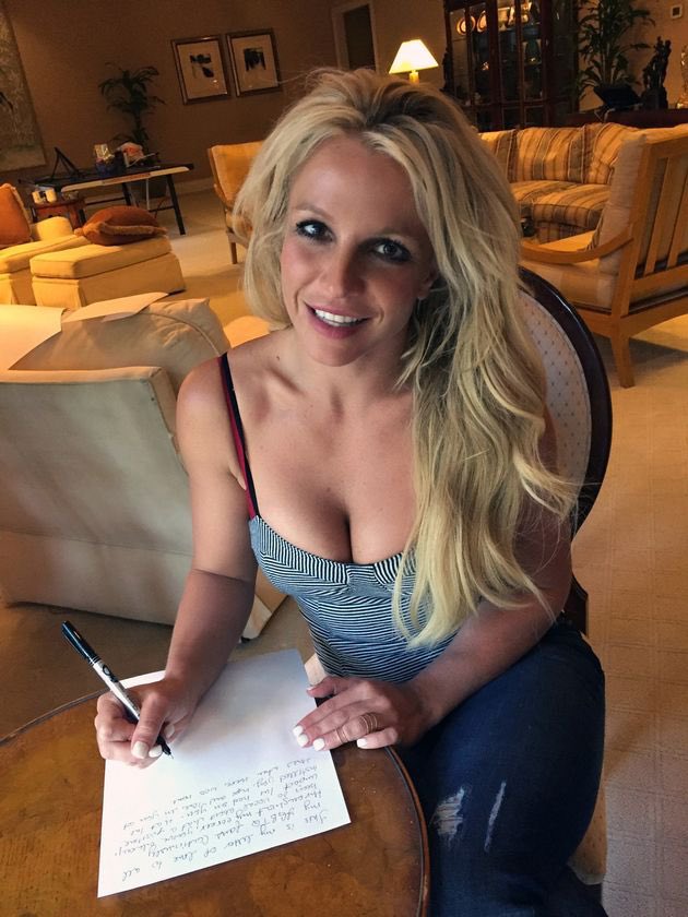 RT @keatonkildebell: britney spears signing the declaration of independence (1776) https://t.co/vVCzpyj6Wy