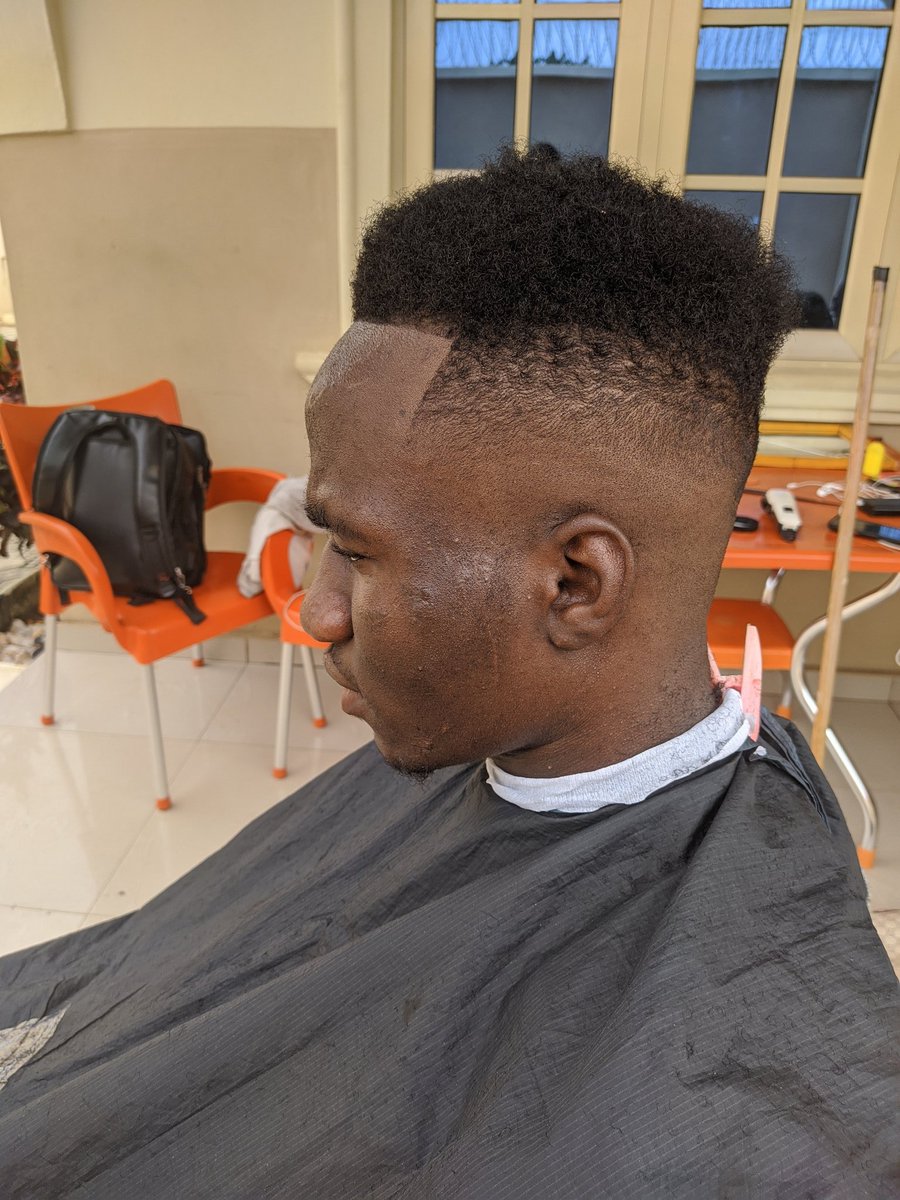 Topzycut's tweet photo. Hello guys I'm a barber 
Check this hair transformation out 
Pls help me like and retweet my hustle🖤🙏🖤🙏 https://t.co/mztUT7UHYv