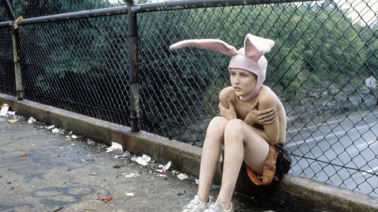 Cles_lenguas's tweet photo. Hoy es sábado de #RecomendaciónCinefila 

La película de hoy es Gummo (1997), escrita y dirigida por el  director estadounidense Harmony Korine. 
#findesemana #QuédateEnCasaQuédateEnClés
#cinematography #art https://t.co/9yeWNrr0kD