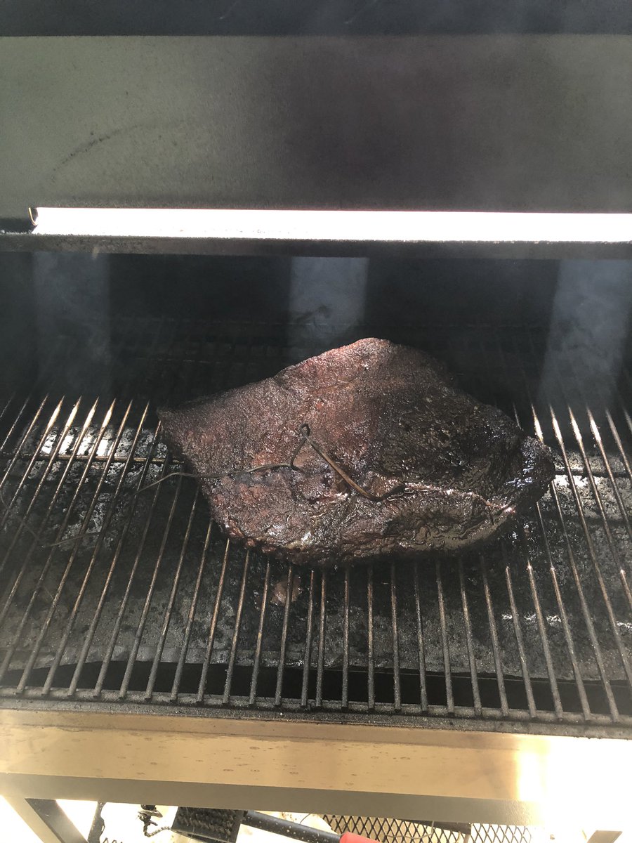 SalineCountyJ's tweet photo. The @rectecgrills 590 doing its job like always! We on the downhill run now! #slowandlow #usdachoice #beefbrisket #FourthofJuly2020 https://t.co/5Ux43z6H5T