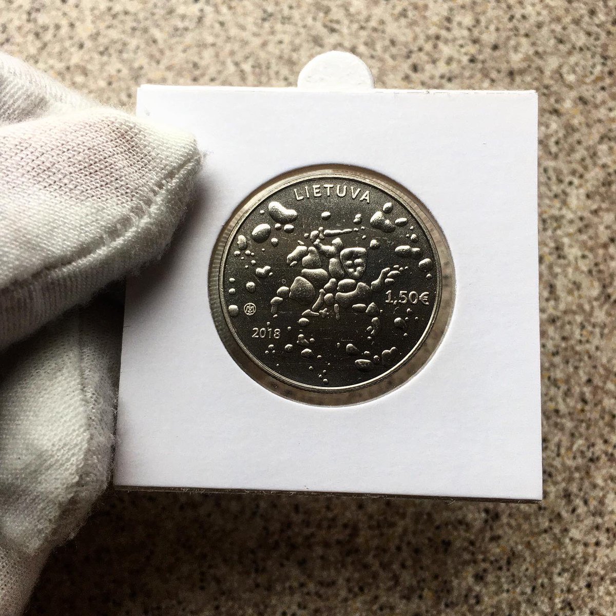 Moneyaddict93's tweet photo. 🇱🇹1.5€ Jonines (Rasos svente) 2018🇱🇹 Mintage - 30,000 Traditional Lithuanian Celebrations. #coin #coins #coincollecting #coincollector #coincollection #numismatics #numismatica #numismatist #numismatic #treasure #vilnius #jonines #europe #euro #history #instagood #loveit #value https://t.co/62xoPLX8ej